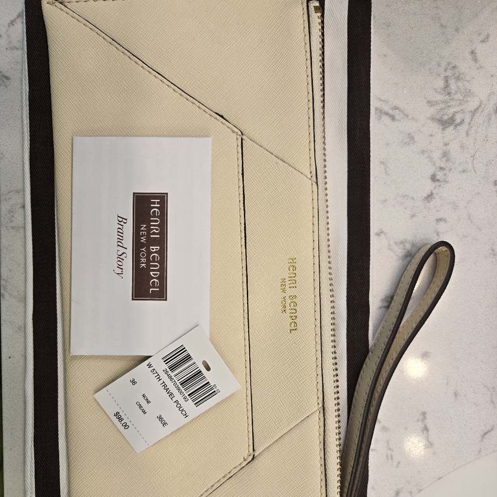 Henri bendel wristlet bag